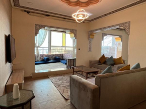 شقة مميزة وسط المدينة Distinctive apartment in the city center Apartamento distintivo en el centro de la ciudad